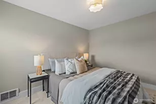 8800 20th Ave NE, Seattle, WA 98115 - Photo 24