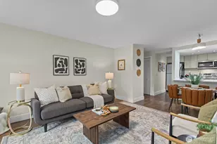 8800 20th Ave NE, Seattle, WA 98115 - Photo 4
