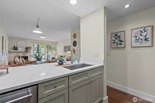 8800 20th Ave NE, Seattle, WA 98115 - Photo 12