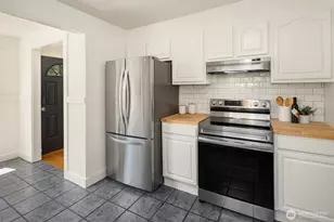 108 N 57th St, Seattle, WA 98103 - Photo 16