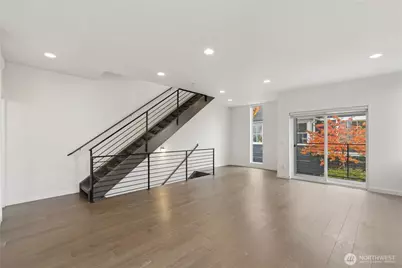 1017 W Crockett Street, Seattle, WA 98119 - Photo 10