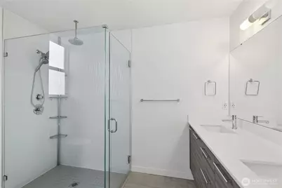 1017 W Crockett Street, Seattle, WA 98119 - Photo 18