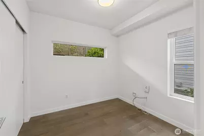 1017 W Crockett Street, Seattle, WA 98119 - Photo 4