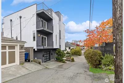 1017 W Crockett Street, Seattle, WA 98119 - Photo 2