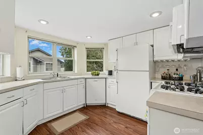 11560 Stone Avenue N #101, Seattle, WA 98133 - Photo 8