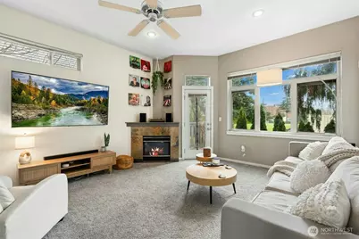 11560 Stone Avenue N #101, Seattle, WA 98133 - Photo 2
