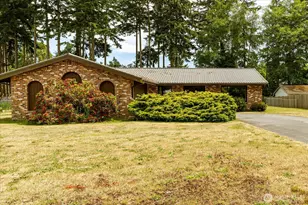 2047 Pine Wood Way, Oak Harbor, WA 98277 - Photo 2