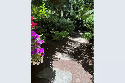 648 Lake Sammamish Lane NE, Bellevue, WA 98008 - Photo 10