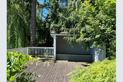 648 Lake Sammamish Lane NE, Bellevue, WA 98008 - Photo 4