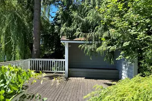 648 Lake Sammamish Ln NE, Bellevue, WA 98008 - Photo 4