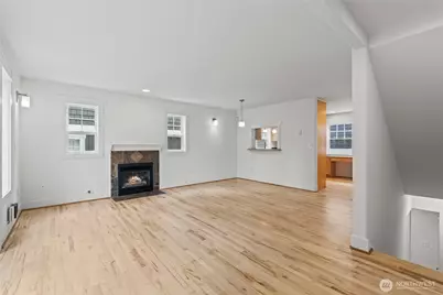 910 N 74th Street, Seattle, WA 98103 - Photo 16