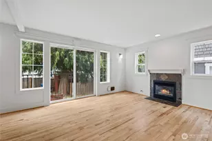 910 N 74th St, Seattle, WA 98103 - Photo 8
