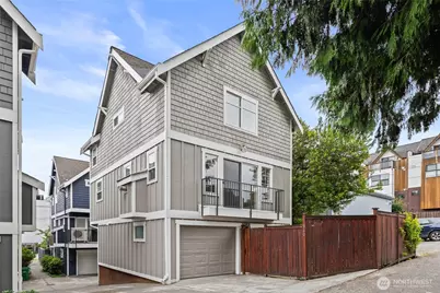 910 N 74th Street, Seattle, WA 98103 - Photo 2