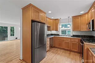910 N 74th St, Seattle, WA 98103 - Photo 20