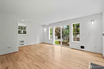 910 N 74th Street, Seattle, WA 98103 - Photo 18