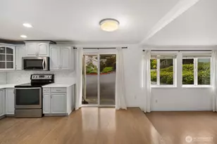 12716 NE 120th St, Kirkland, WA 98034 - Photo 16