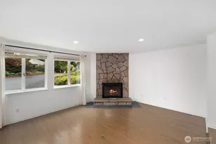 12716 NE 120th St, Kirkland, WA 98034 - Photo 2