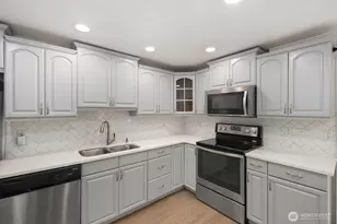 12716 NE 120th St, Kirkland, WA 98034 - Photo 14