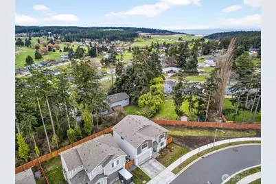 2210 SW Putnam Drive, Oak Harbor, WA 98277 - Photo 4