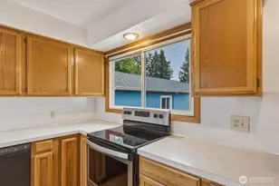 716 Woodard Ave NE, Castle Rock, WA 98611 - Photo 10