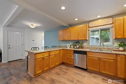 5606 Vickery Avenue E, Tacoma, WA 98443 - Photo 8