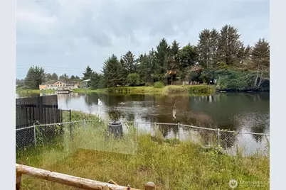 137 Canal Drive NE, Ocean Shores, WA 98569 - Photo 4