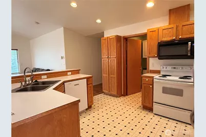 137 Canal Drive NE, Ocean Shores, WA 98569 - Photo 8