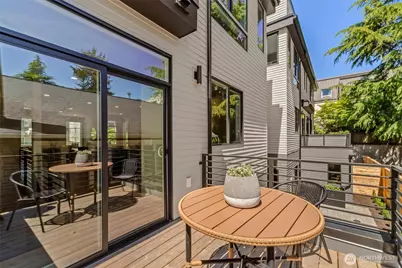4464 Midvale Avenue N, Seattle, WA 98103 - Photo 32