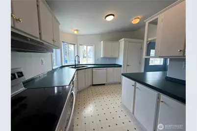 1704 S Delores Place, Port Angeles, WA 98363 - Photo 8