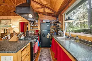 10707 Thompson Creek Rd, Deming, WA 98244 - Photo 12