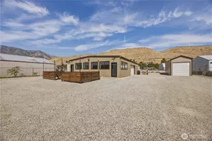 102 Lakeshore Dr, Pateros, WA 98846 - Photo 1