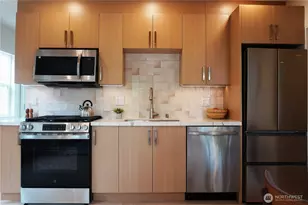 8045 19th Ave NE, Seattle, WA 98115 - Photo 4