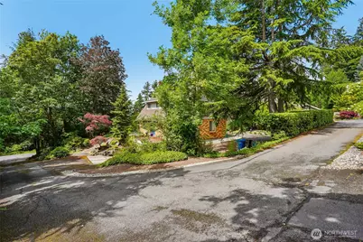 8114 W Mercer Way, Mercer Island, WA 98040 - Photo 6