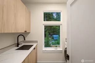 8409 NE 137th St, Kirkland, WA 98034 - Photo 32