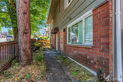 417 23rd Avenue #4, Seattle, WA 98122 - Photo 2