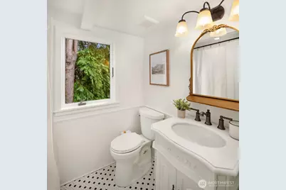 3435 Walnut Avenue SW, Seattle, WA 98116 - Photo 24