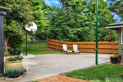 8620 21st Avenue NW, Seattle, WA 98117 - Photo 32