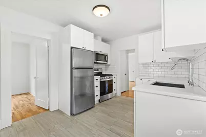 706 N 78th Street, Seattle, WA 98103 - Photo 6