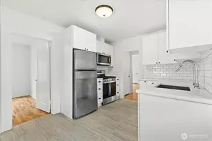 706 N 78th St, Seattle, WA 98103 - Photo 6