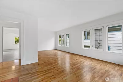 706 N 78th Street, Seattle, WA 98103 - Photo 12