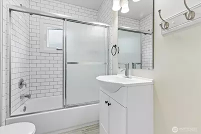 706 N 78th Street, Seattle, WA 98103 - Photo 14