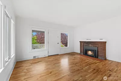 706 N 78th Street, Seattle, WA 98103 - Photo 10