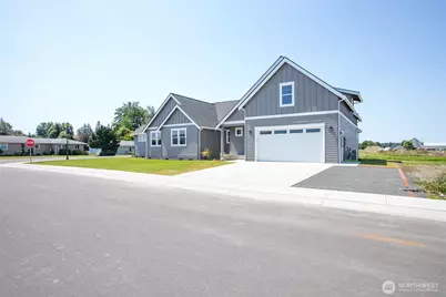 400 W 3rd Street #B, Everson, WA 98247 - Photo 2