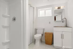 908 N 102nd, Seattle, WA 98133 - Photo 32