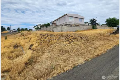 81 Tacoma Avenue, Eltopia, WA 99330 - Photo 1