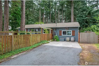 1013 Carl Avenue, Oak Harbor, WA 98277 - Photo 4
