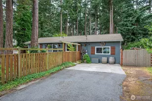 1013 Carl Ave, Oak Harbor, WA 98277 - Photo 4