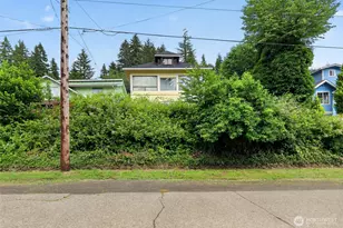 1345 Larch St, Raymond, WA 98577 - Photo 2