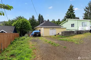 1345 Larch St, Raymond, WA 98577 - Photo 1