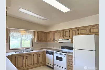 687 Copalis Avenue NE, Ocean Shores, WA 98569 - Photo 8